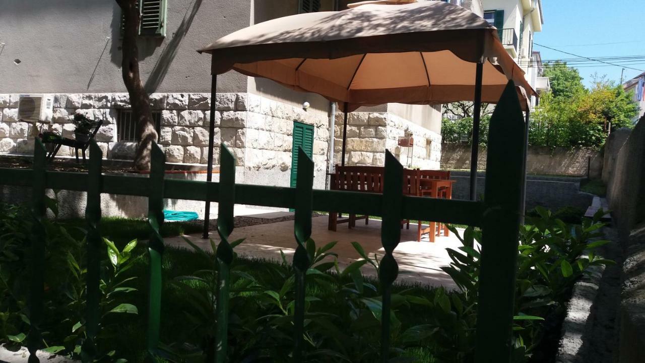 Garden apartment Vanya Split Buitenkant foto